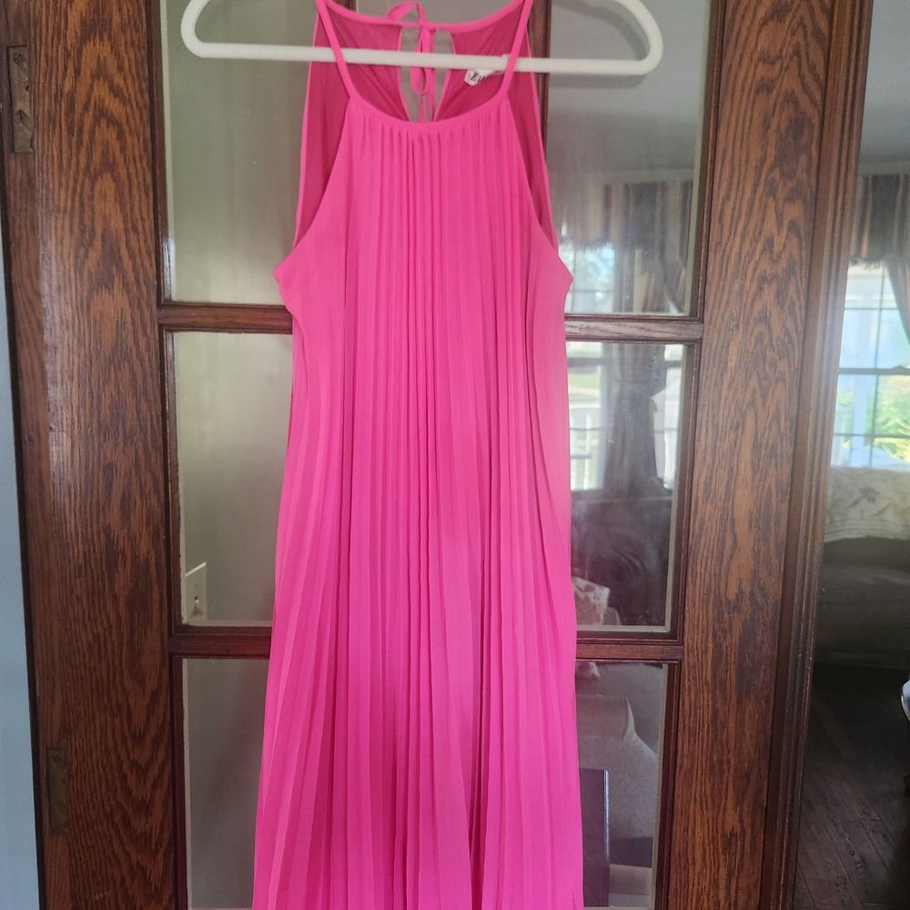 Pink Pleated Sleeveless Dress